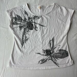 Elegant Floral Y2K Grunge Women's Top in White and Gray
